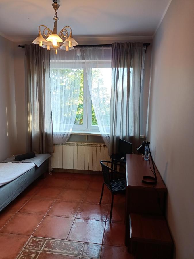 Pokoje Pod Swierkiem Swarzędz Buitenkant foto