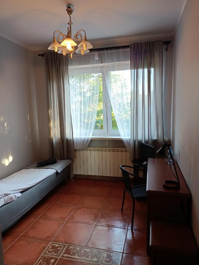 Pokoje Pod Swierkiem Swarzędz Buitenkant foto