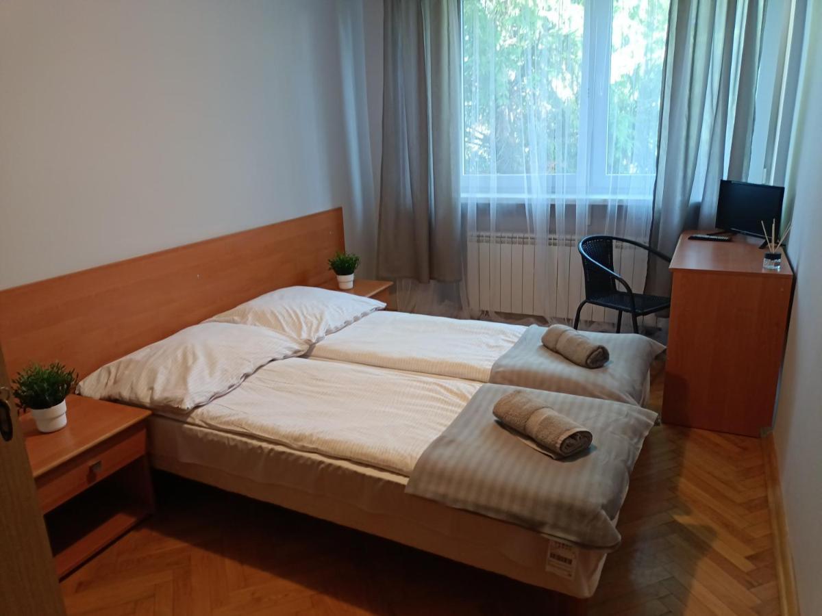 Pokoje Pod Swierkiem Swarzędz Buitenkant foto