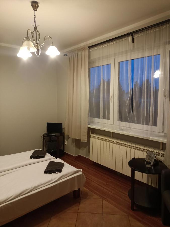 Pokoje Pod Swierkiem Swarzędz Buitenkant foto