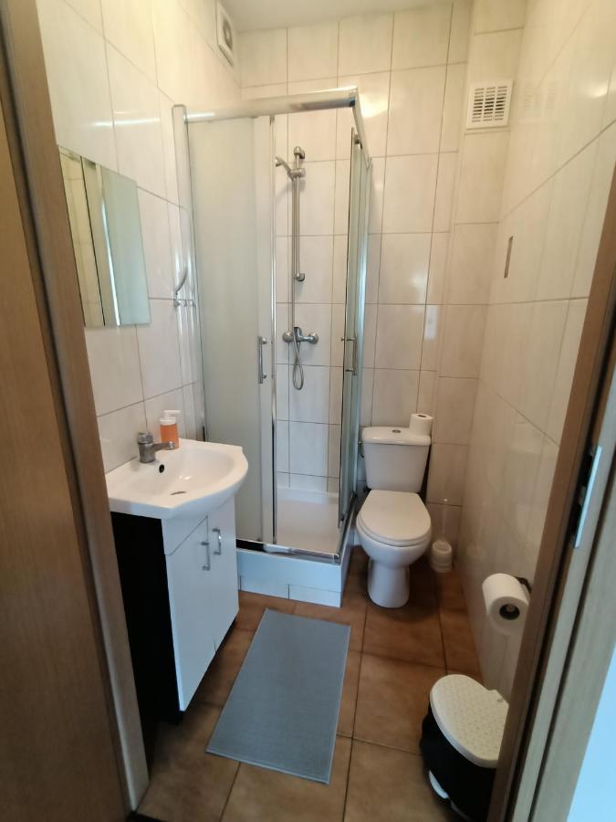 Pokoje Pod Swierkiem Swarzędz Buitenkant foto