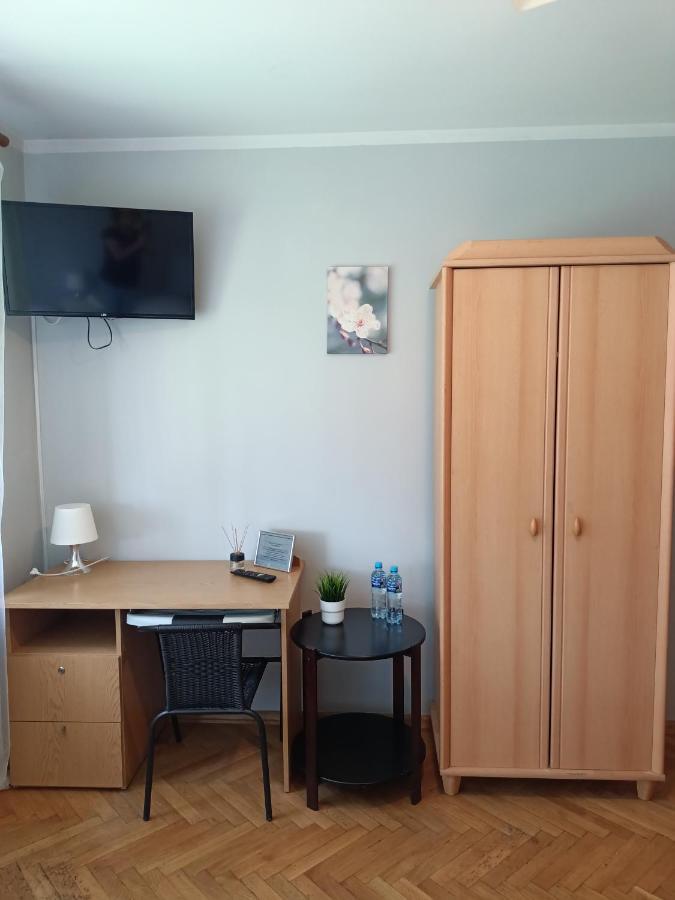 Pokoje Pod Swierkiem Swarzędz Buitenkant foto