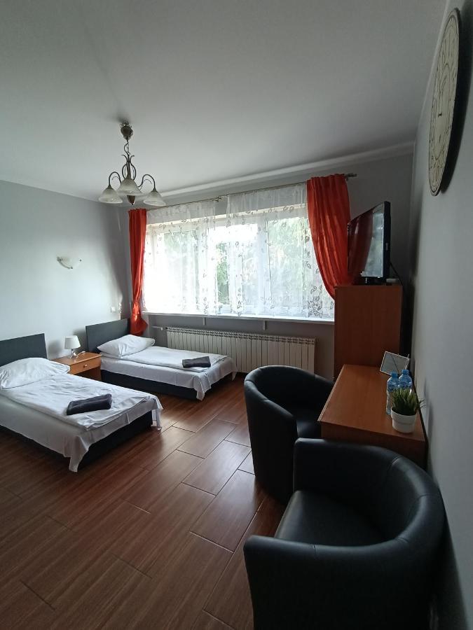 Pokoje Pod Swierkiem Swarzędz Buitenkant foto