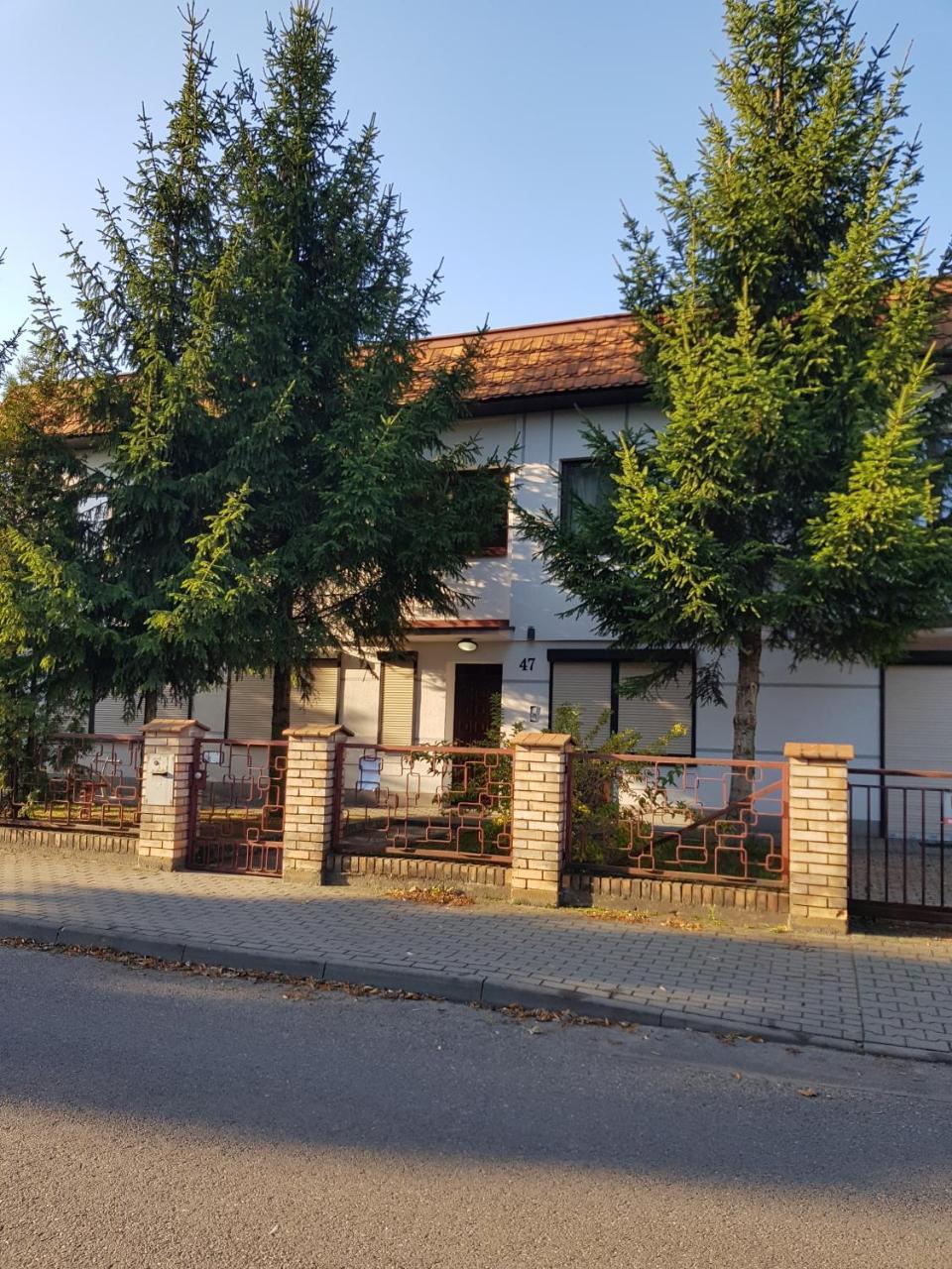 Pokoje Pod Swierkiem Swarzędz Buitenkant foto
